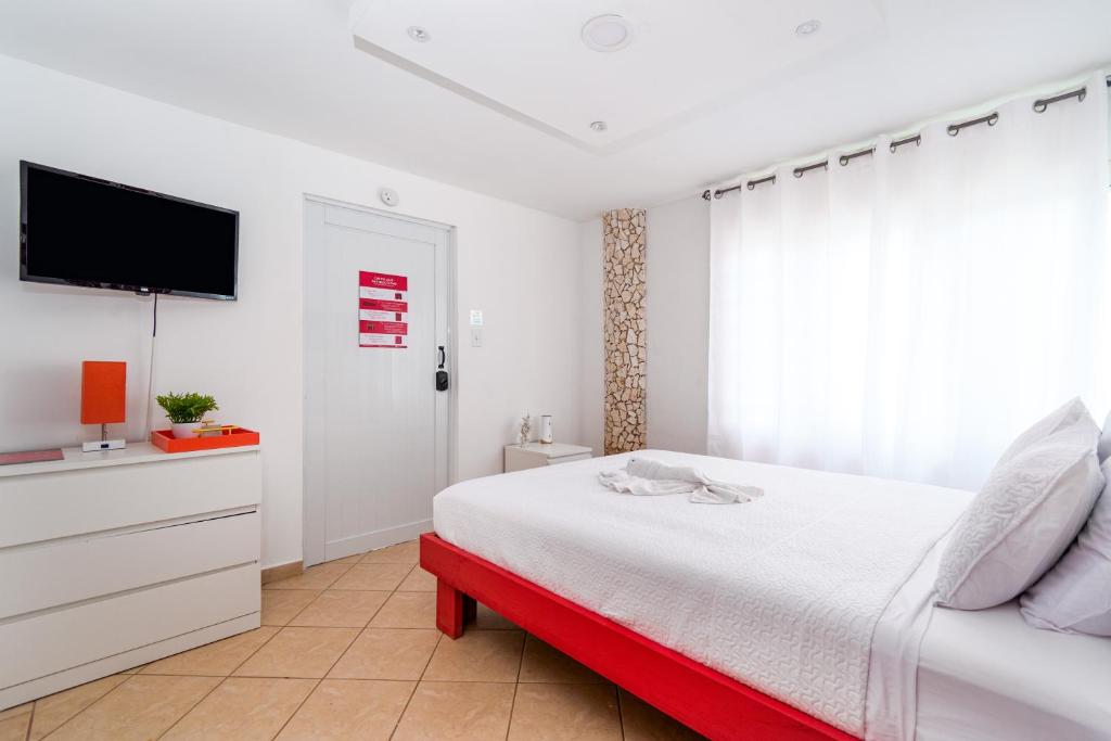 Postel nebo postele na pokoji v ubytování Casamares Private Room Coral with Pool and Barbecue 5 min to Boqueron and Beaches