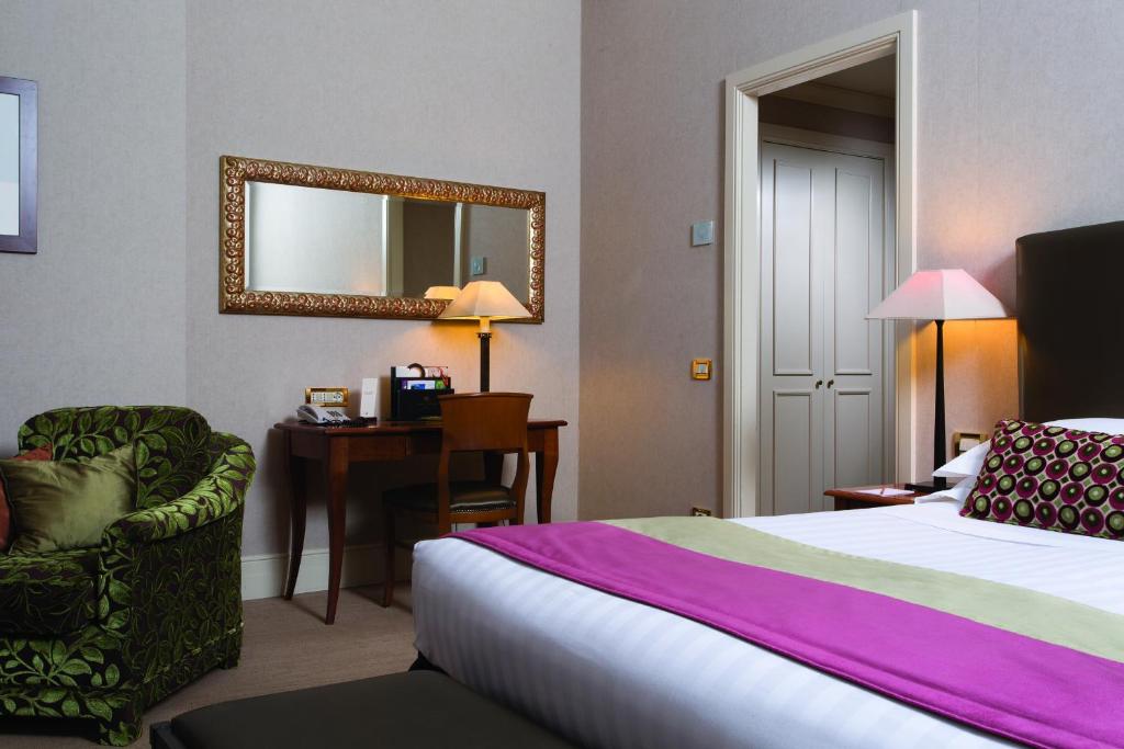 A bed or beds in a room at Hotel dei Mellini