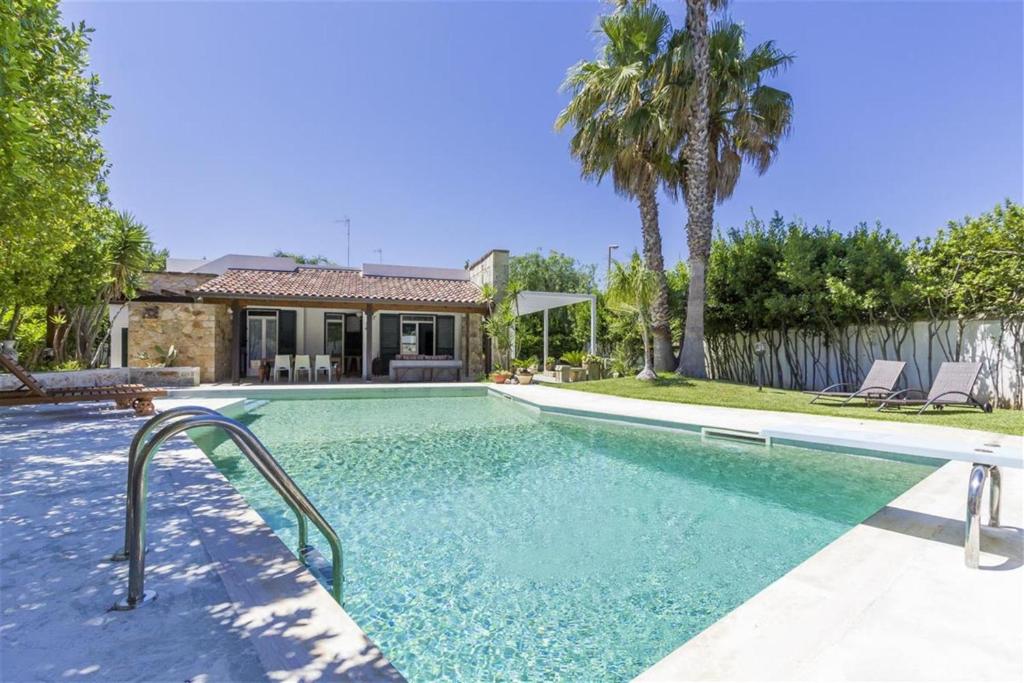 Πισίνα στο ή κοντά στο Villa Malibù