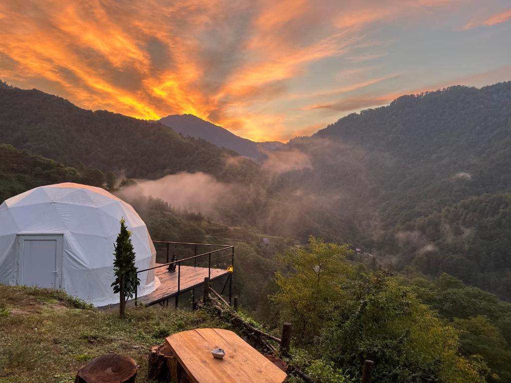Příroda nedaleko luxury tent