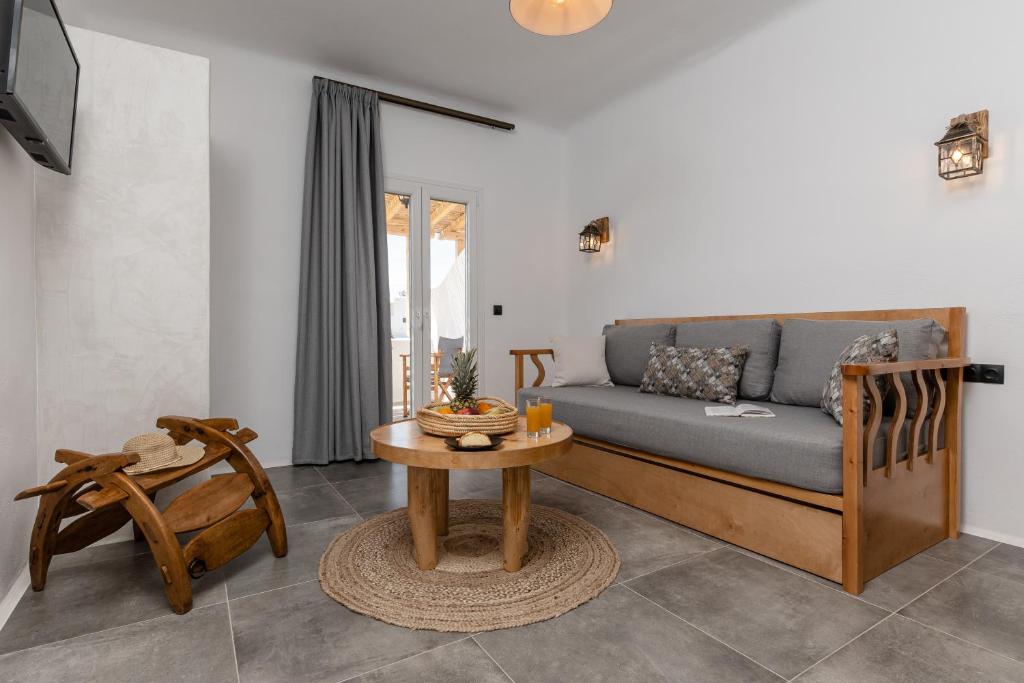A seating area at Sunshine Plaka Naxos
