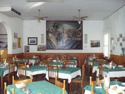 Restaurace v ubytování Albergo Villa-Brandi --- PENSIONE COMPLETA ---