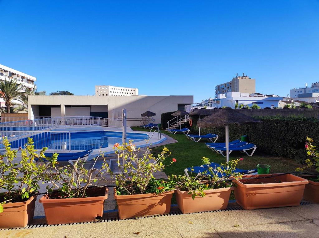 Bazén v ubytovaní Lightbooking La Nogalera Torremolinos alebo v jeho blízkosti
