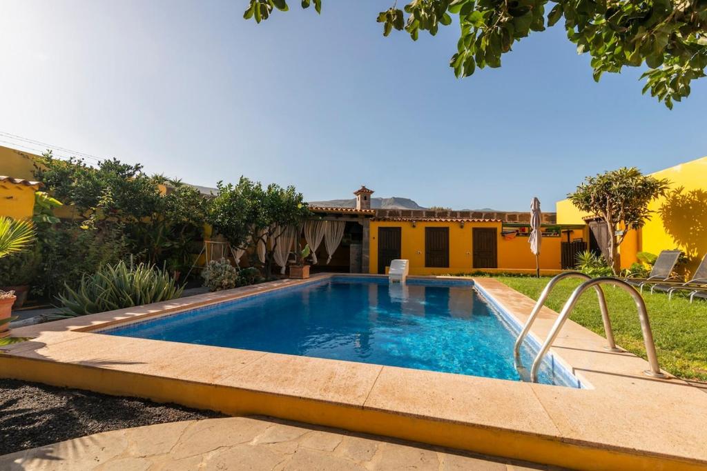 Basen w obiekcie Villa Gáldar Cuchufleta piscina BBQ Parking Privado lub w pobliżu