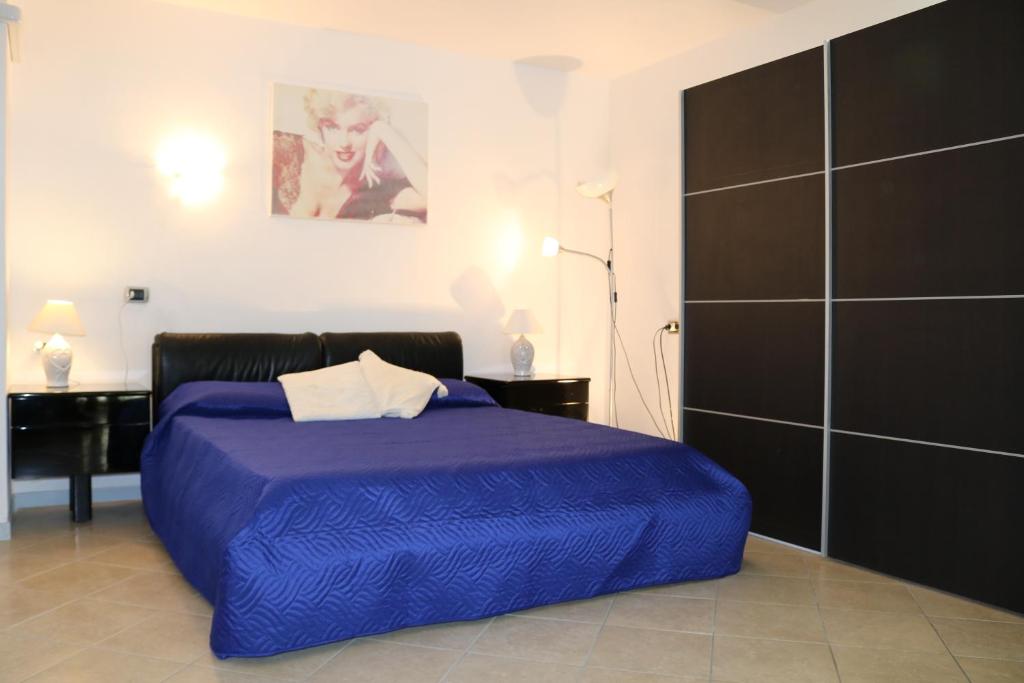 A bed or beds in a room at Carlo Apartments