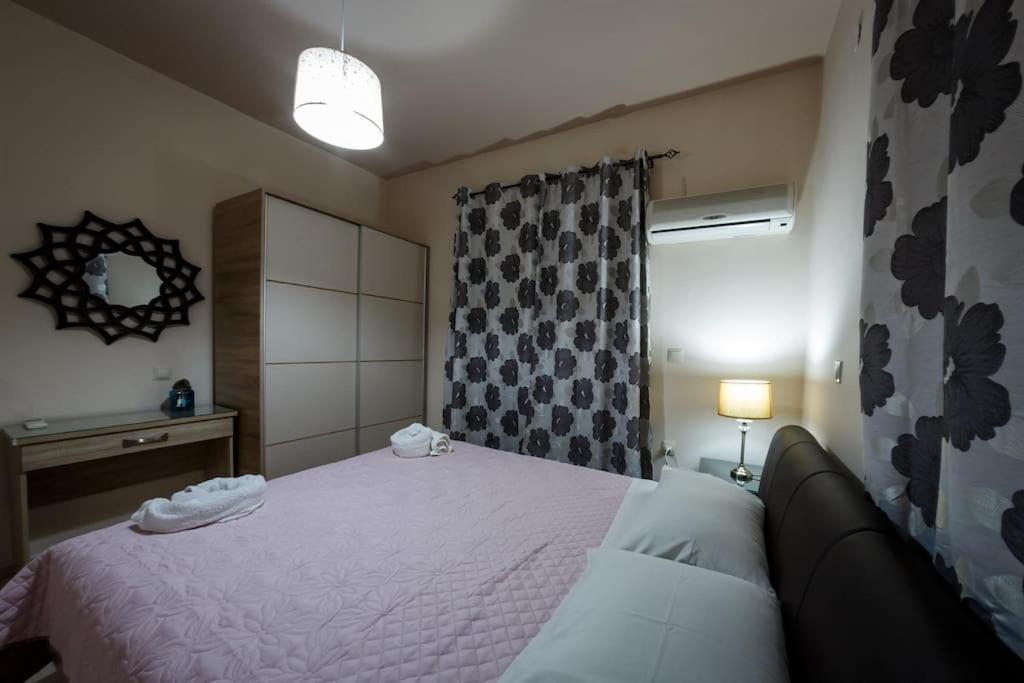 Postel nebo postele na pokoji v ubytování Nadia Apartments A