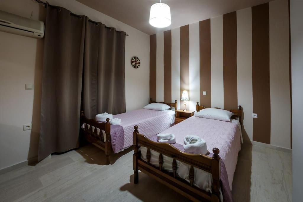 Postel nebo postele na pokoji v ubytování Nadia Apartments A