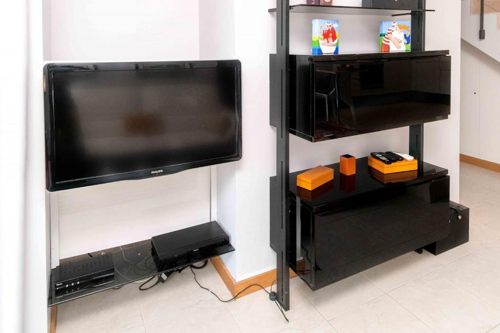 TV a/nebo společenská místnost v ubytování Lightbooking piscina privada Salobre Golf