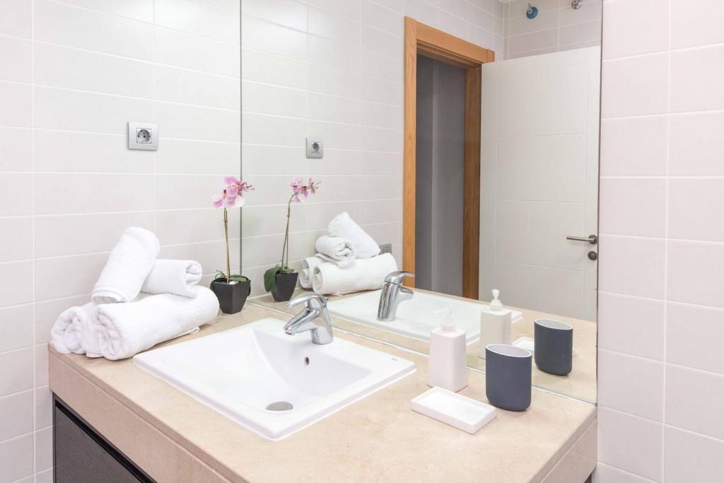 Koupelna v ubytování Lightbooking piscina privada Salobre Golf