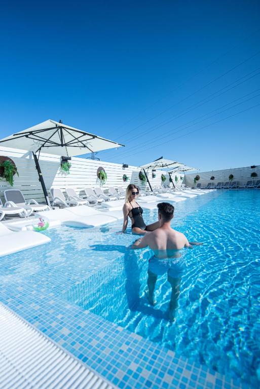Bazén v ubytování Hotel Aventus nebo v jeho okolí
