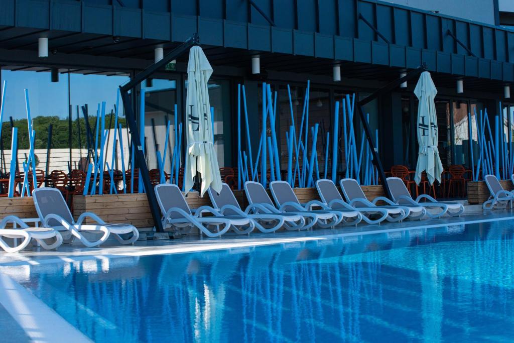 Bazén v ubytování Hotel Aventus nebo v jeho okolí