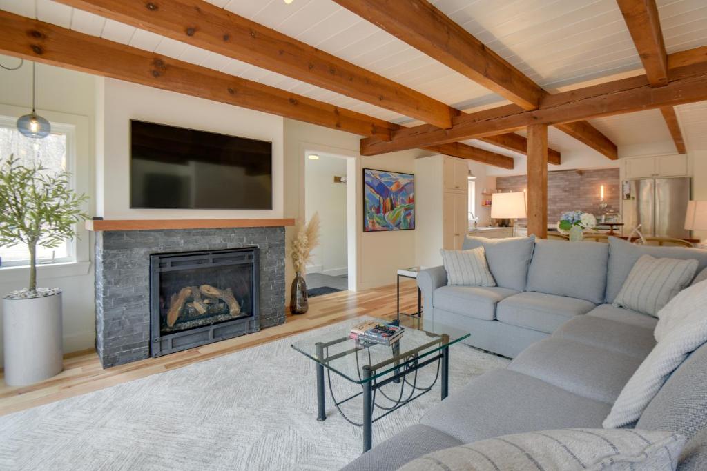 A seating area at North Conway Townhome with Private Hot Tub!