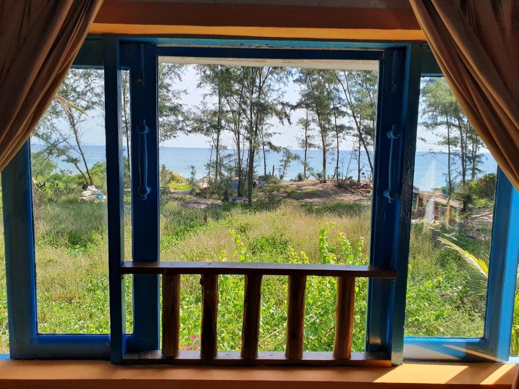 An Bang Beach Hideaway Homestay mang phong cách mộc mạc, nép mình dưới những tán cây xanh và tạo cảm giác như một căn nhà nhỏ trong làng biển An Bàng.