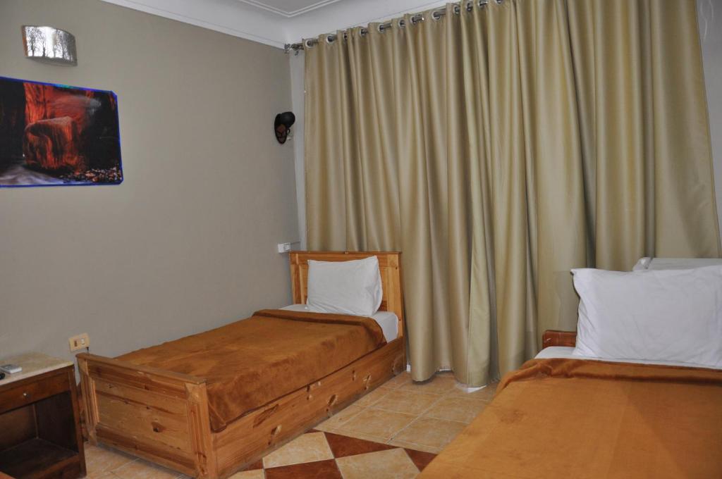 Postel nebo postele na pokoji v ubytování Dahab Plaza Hotel