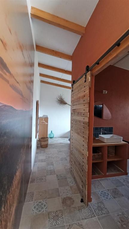 Televízia a/alebo spoločenská miestnosť v ubytovaní Casa Maliyaa