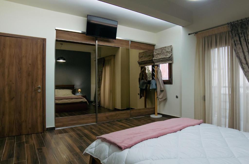 Postel nebo postele na pokoji v ubytování Eclectic 2BR apartment