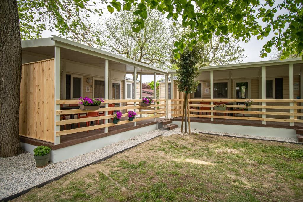 Vonkajšia záhrada v ubytovaní Mobile Home