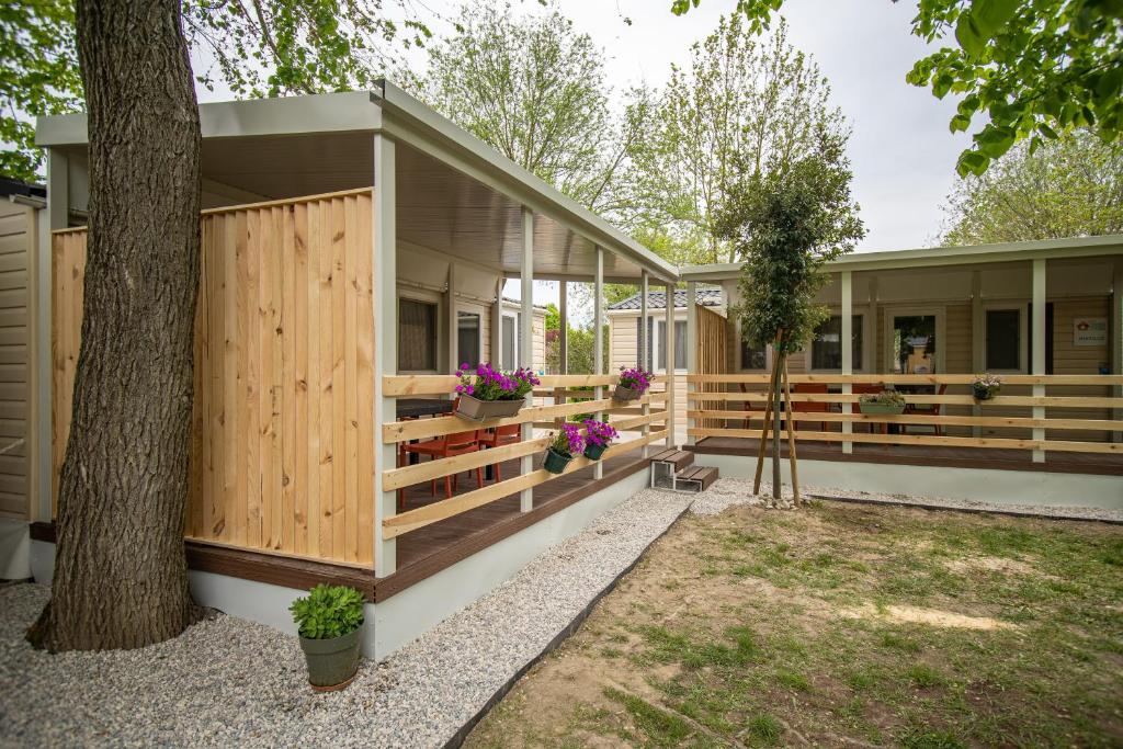 Vonkajšia záhrada v ubytovaní Mobile Home