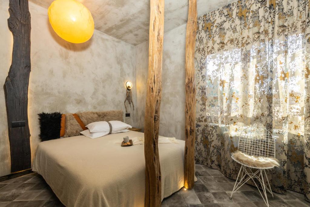 Postel nebo postele na pokoji v ubytování Via Roma Charming Rooms
