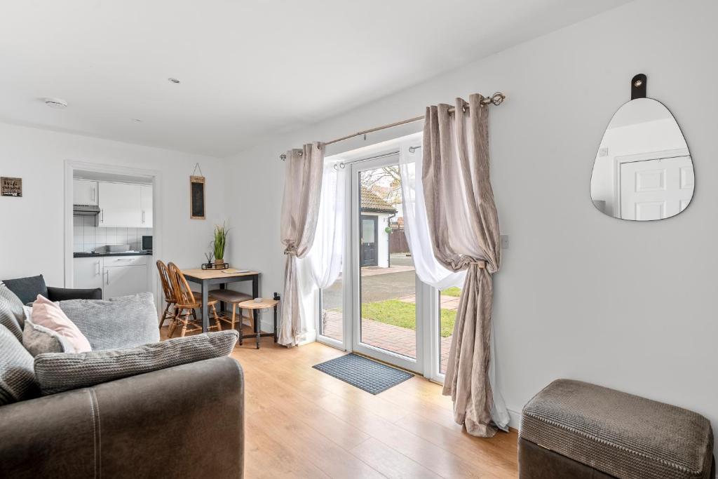 Number 3, Lytton Tree Lodge, Reydon, Southwold, Reydon Updated 2023