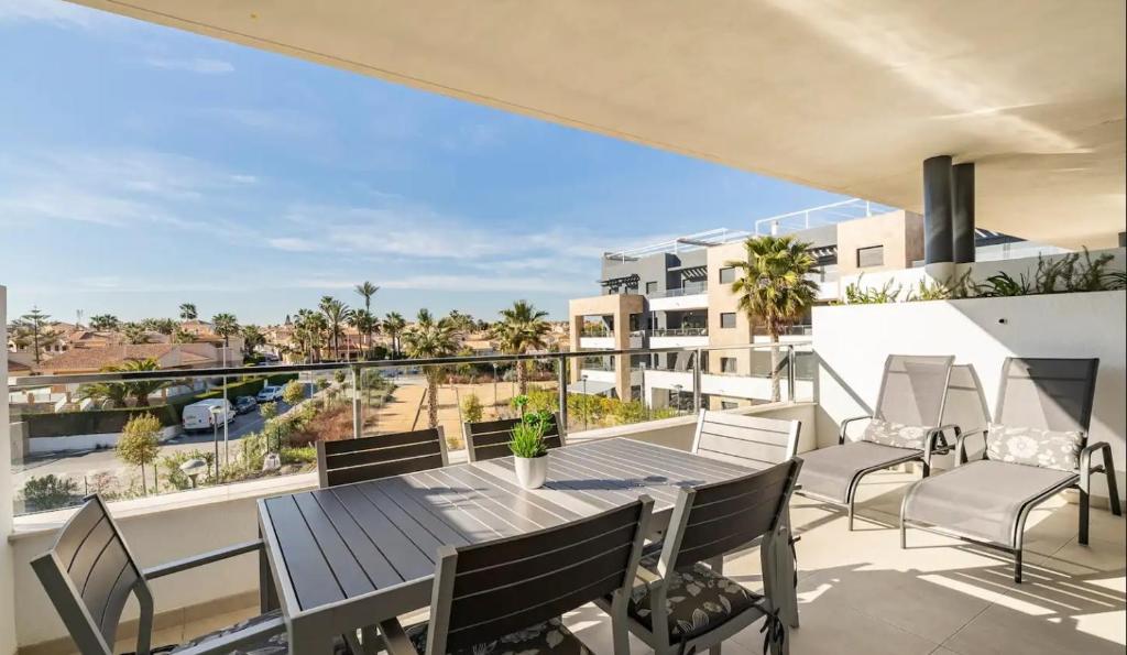 Sea Breeze Apartment, Alicante – Updated 2023 Prices