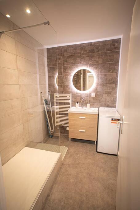 a bathroom with a sink and a refrigerator at LE MONDRIAN - Hôtel de ville - Confort - Paisible - Wi-Fi in Saint-Étienne