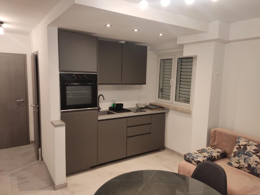 Kuchyň nebo kuchyňský kout v ubytování Apartments Samec