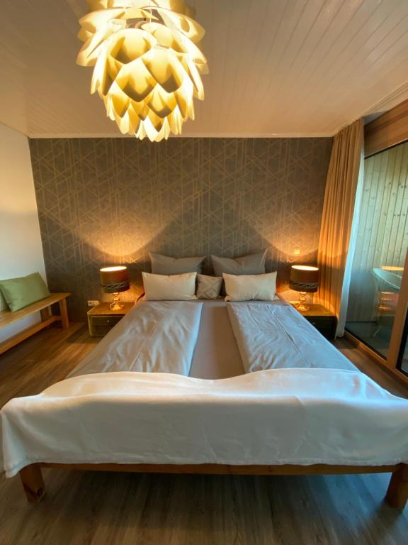 Doppelzimmer mit Bad & Balkon - Appartement Met één Slaapkamer
