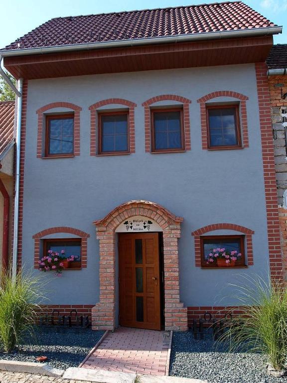 Budova, kde se vila nachází