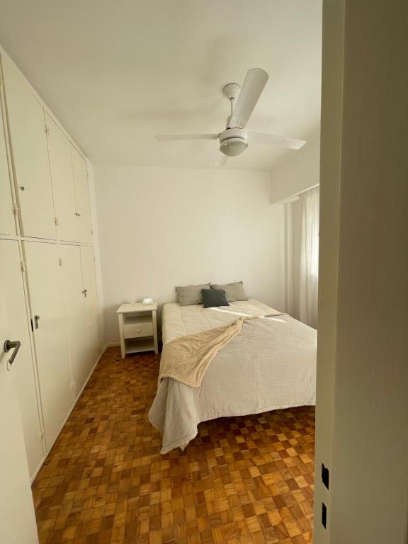 a bedroom with a bed and a ceiling fan at Depto cómodo en Pleno Centro Porteño in Buenos Aires