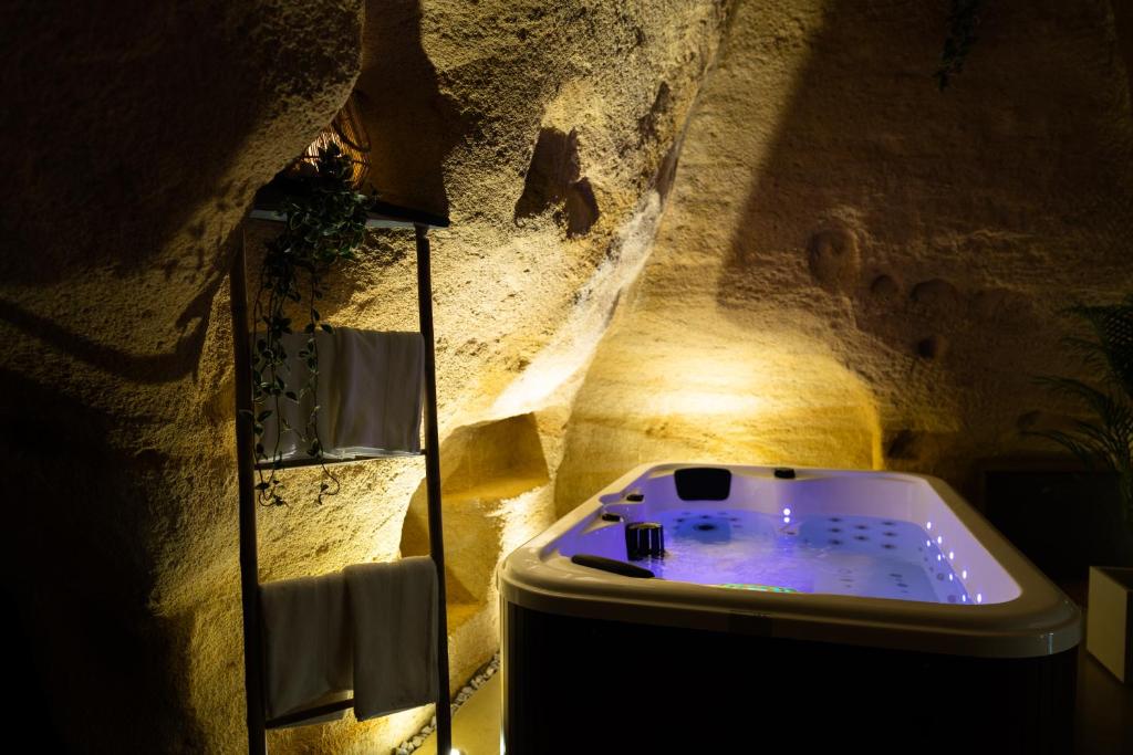 Fotografia z galérie ubytovania La falaise perdue : Suite troglodyte grandiose v destinácii Doué-la-Fontaine