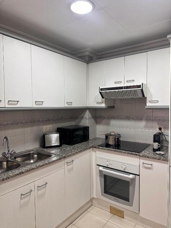 A kitchen or kitchenette at Vitaly Beach