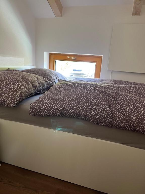 Postel nebo postele na pokoji v ubytování U Králíka, apartmán H, 3 samostatné ložnice - mezonet, 3 vlastní parkovací místa, v klidu, přitom v centru zábavy