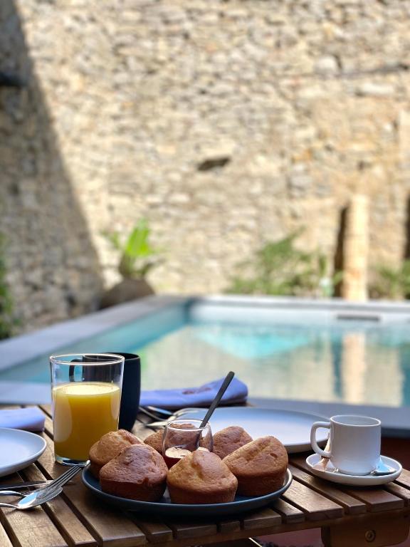 Jedlo v ubytovaní bed & breakfast alebo blízkom okolí