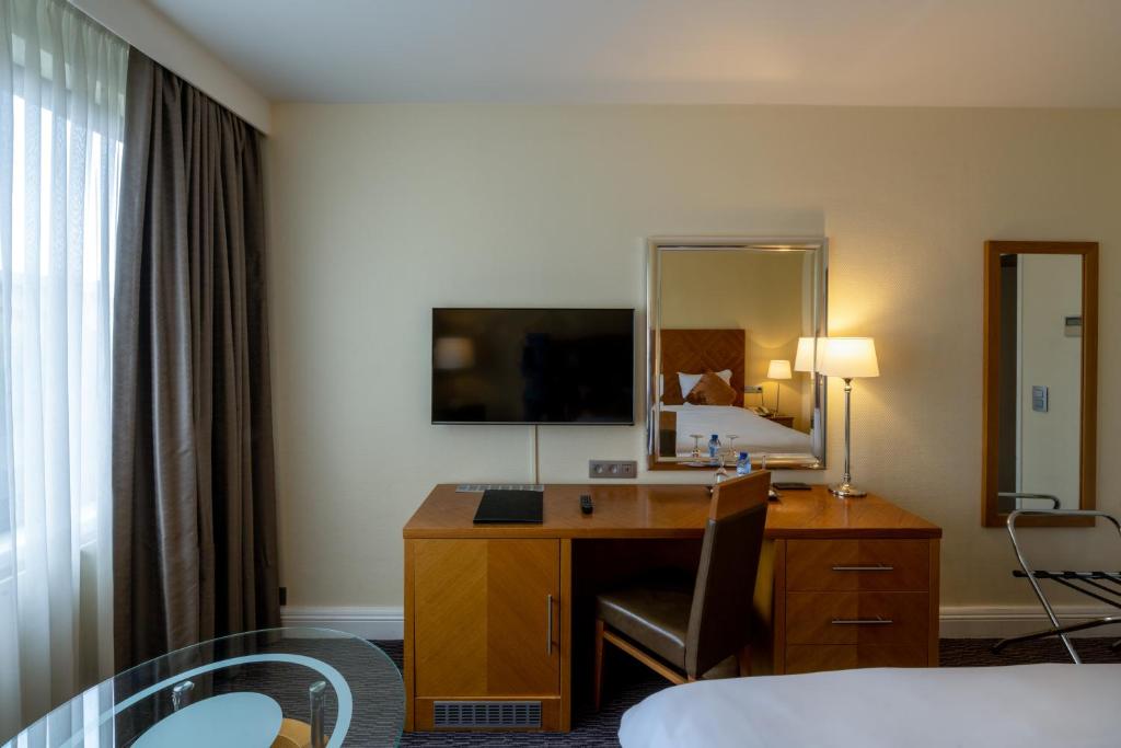 TV a/nebo společenská místnost v ubytování Gresham Belson Hotel Brussels