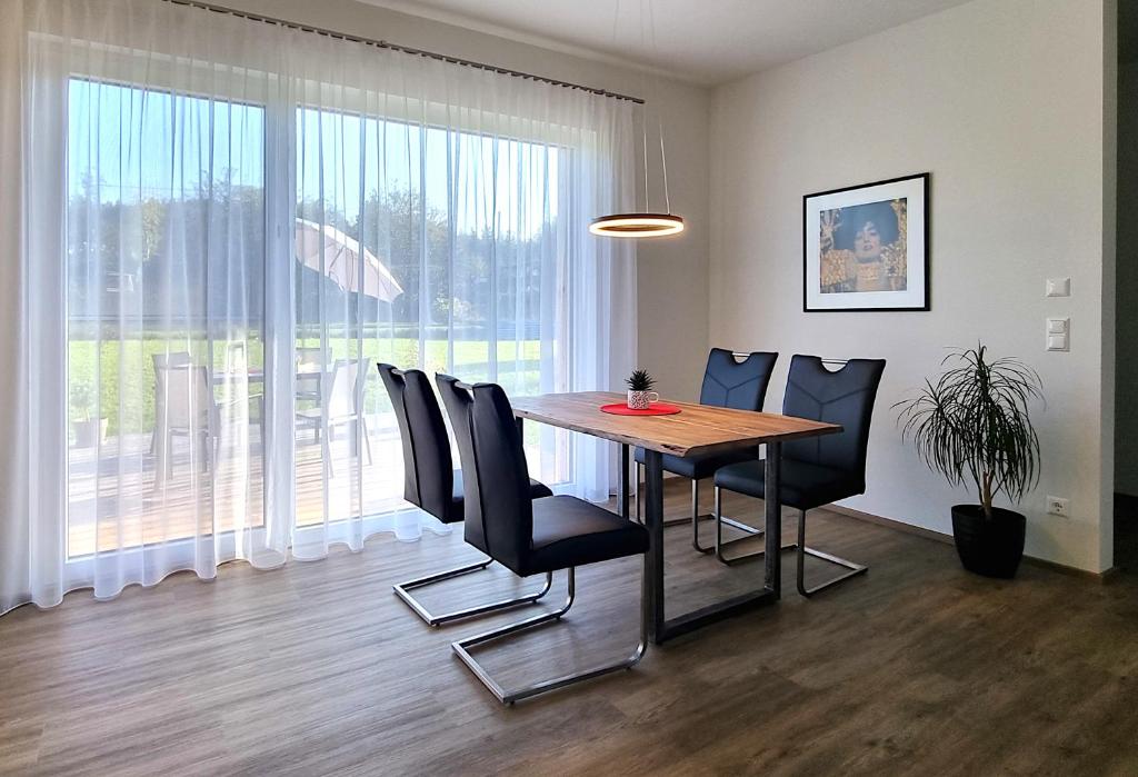 Fotografie z fotogalerie ubytování Ferienhaus DAS GLAB v destinaci Velden am Wörthersee