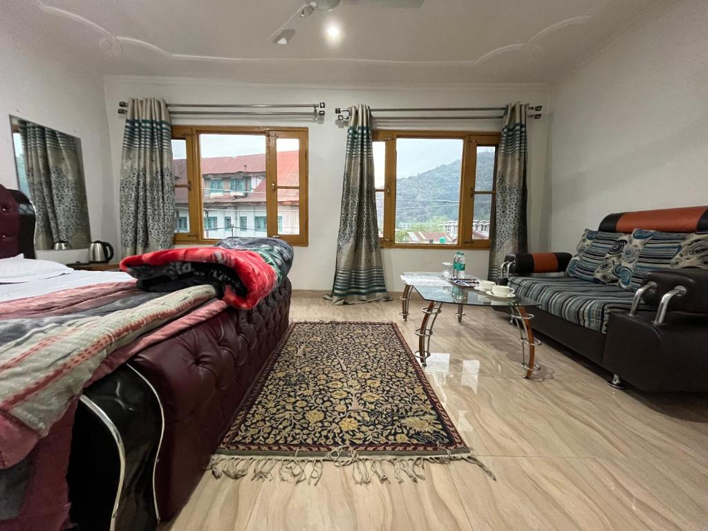 Postel nebo postele na pokoji v ubytování Hotel Crescent