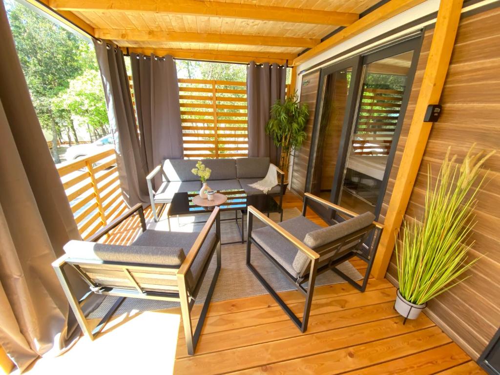 Balkón nebo terasa v ubytování Mobile Homes MaLu