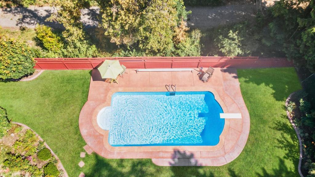 an overhead view of a swimming pool in a yard at Park side 2 Bed 2 Bath suite in Kelowna
