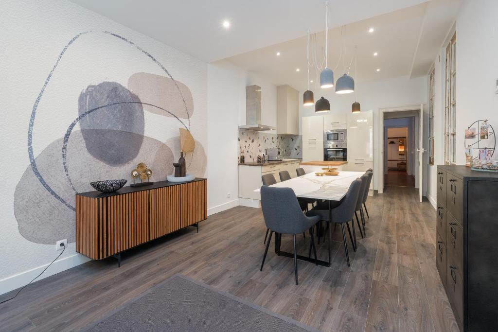 Kuchyňa alebo kuchynka v ubytovaní Appartement Haussmannien à Sète