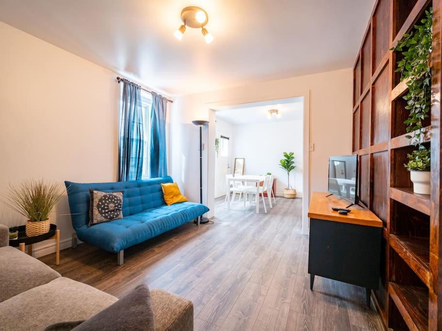 QUEBEC CITY DOWNTOWN CONDO (PARKING INCLUDED), Quebec City (updated