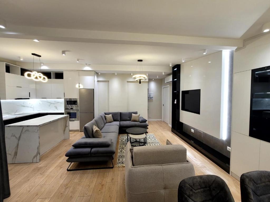 Sea View Apartment Durres - Image 5