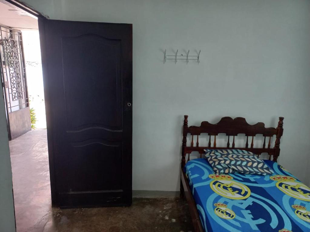 En eller flere senge i et værelse på Habitaciones Sencillas