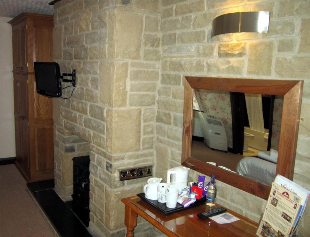 The Old White Lion Hotel 4