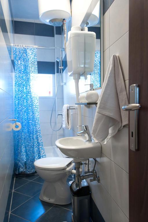 Rooms & Apartments 72 - 8