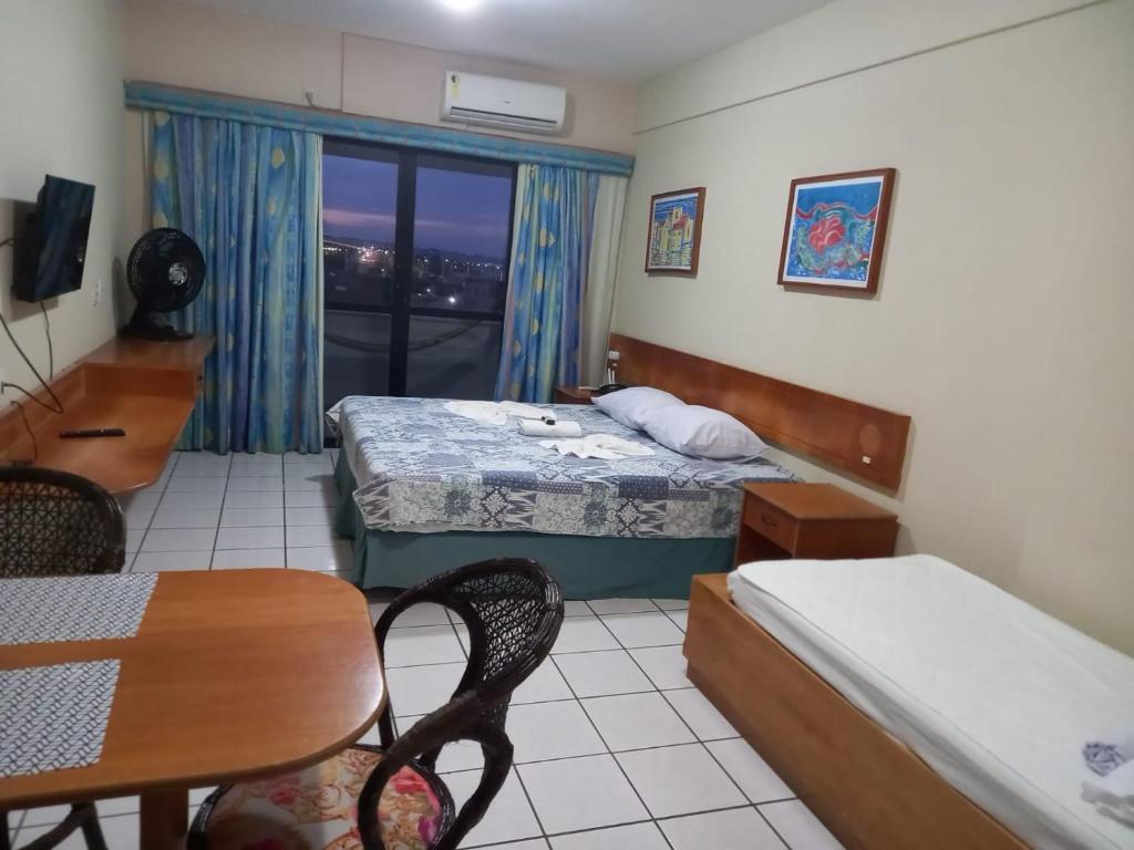 Cama ou camas em um quarto em Maria Leuça Teixeira Duarte - AYAMBRA RESIDENCIAL HOTEL Avenida Vinte e Cinco de Dezembro, 525 Praia do Meio Natal RN