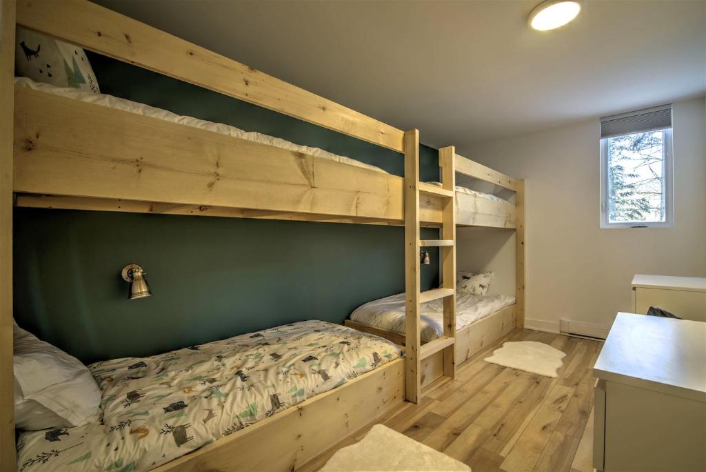 Postel nebo postele na pokoji v ubytování Chalet Haut-Bois - Hiking, Skiing and Spa