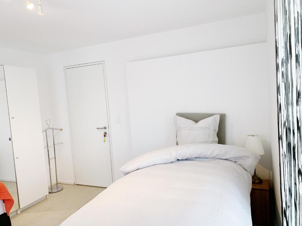 Postel nebo postele na pokoji v ubytování N1 Standalone House Baden