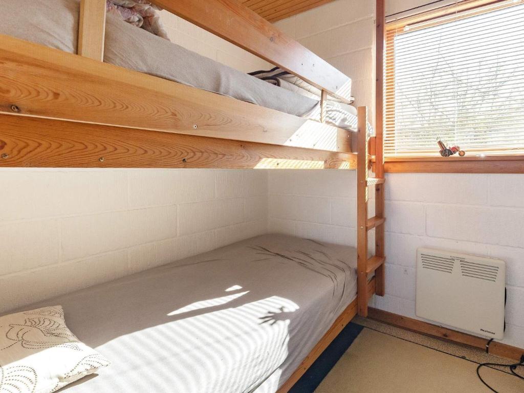 Postel nebo postele na pokoji v ubytování Holiday home Skals VI