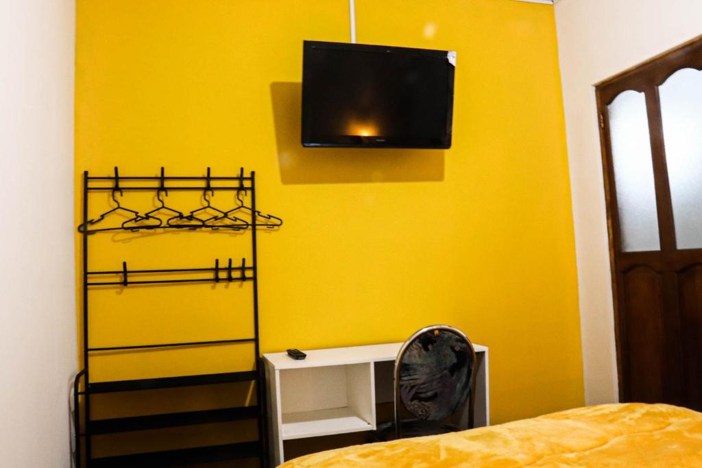 Lobo Hostel La Pazにあるテレビまたはエンターテインメントセンター